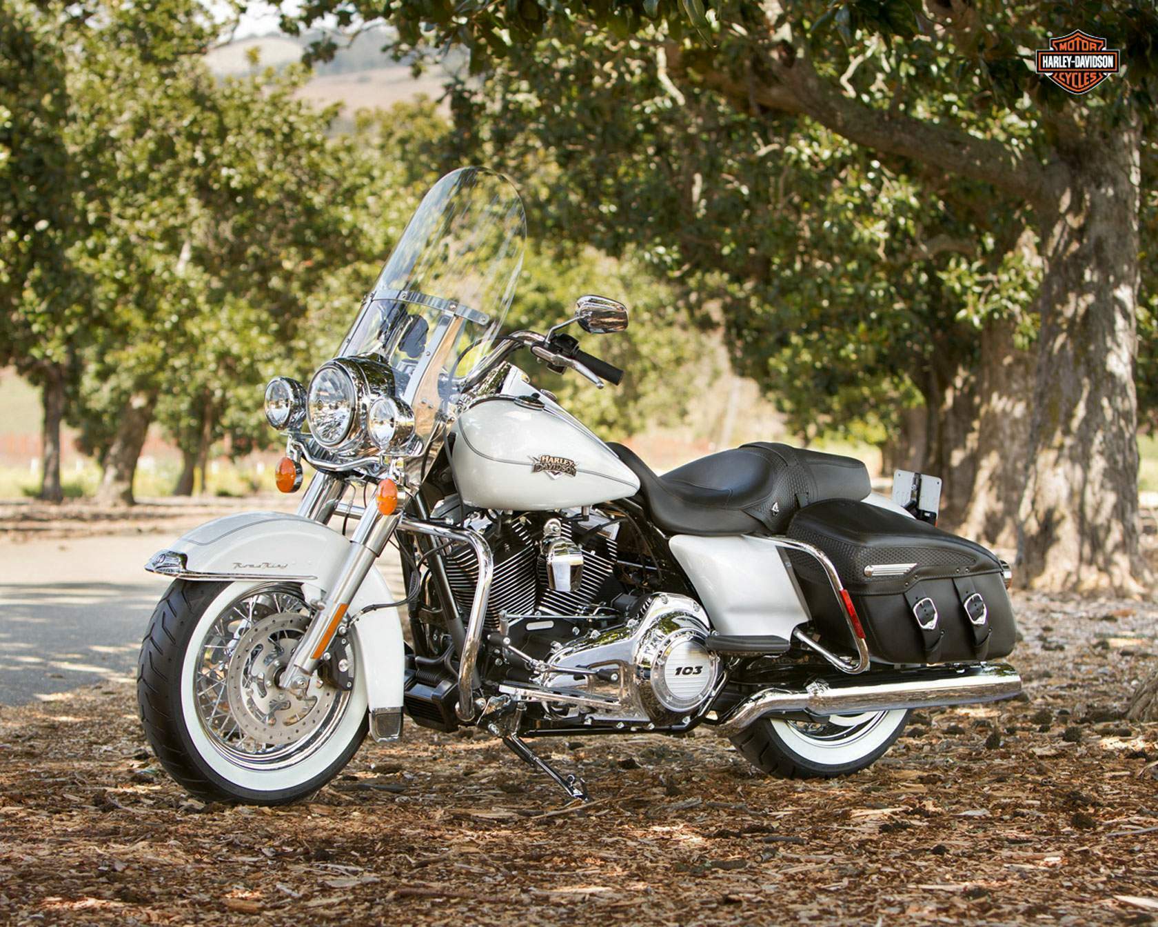 FLHRC  Road King Classic For Sale Specifications, Price and Images