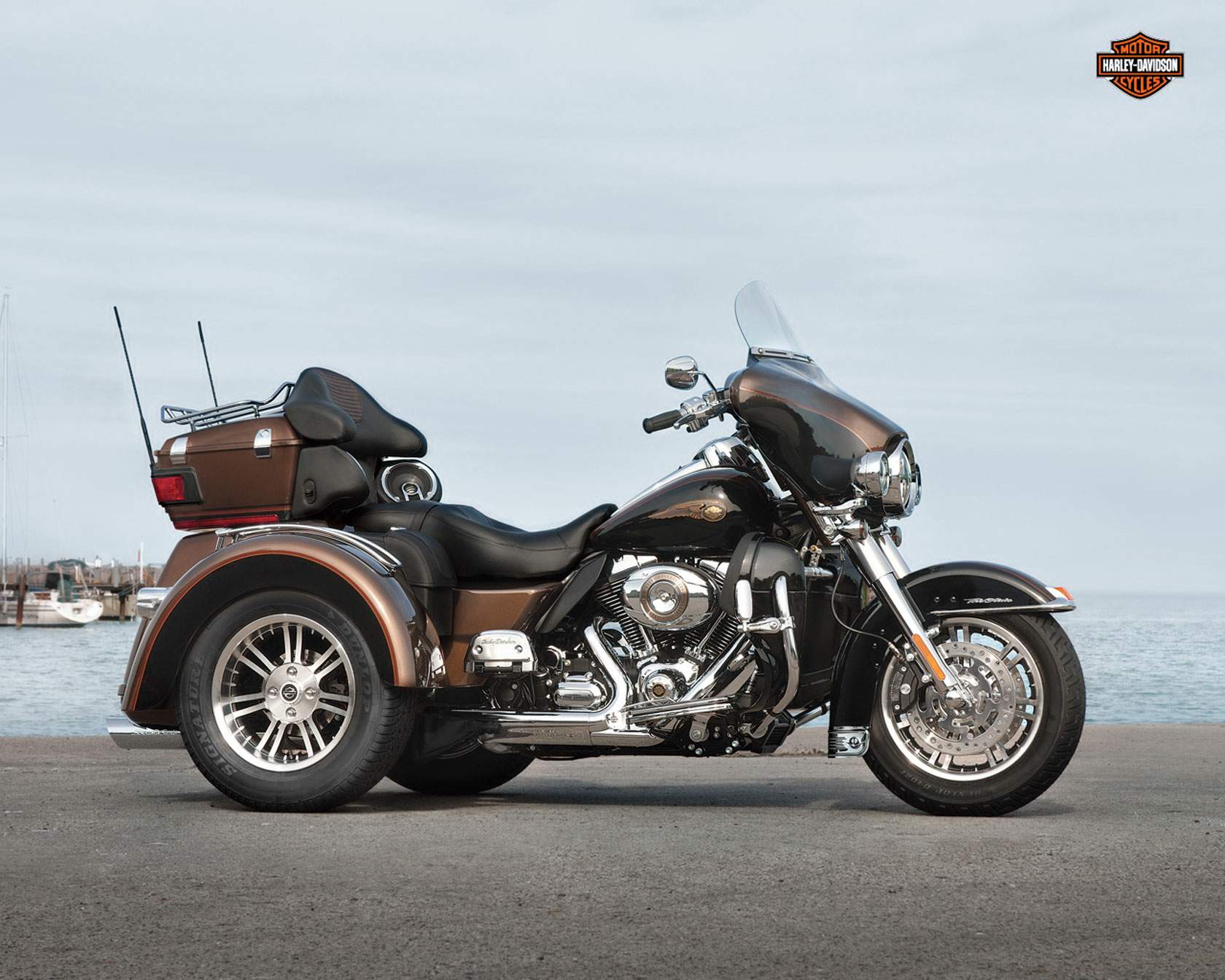 Harley Davidson FLHTCUTG Tri Glide Ultra Classic For Sale Specifications, Price and Images
