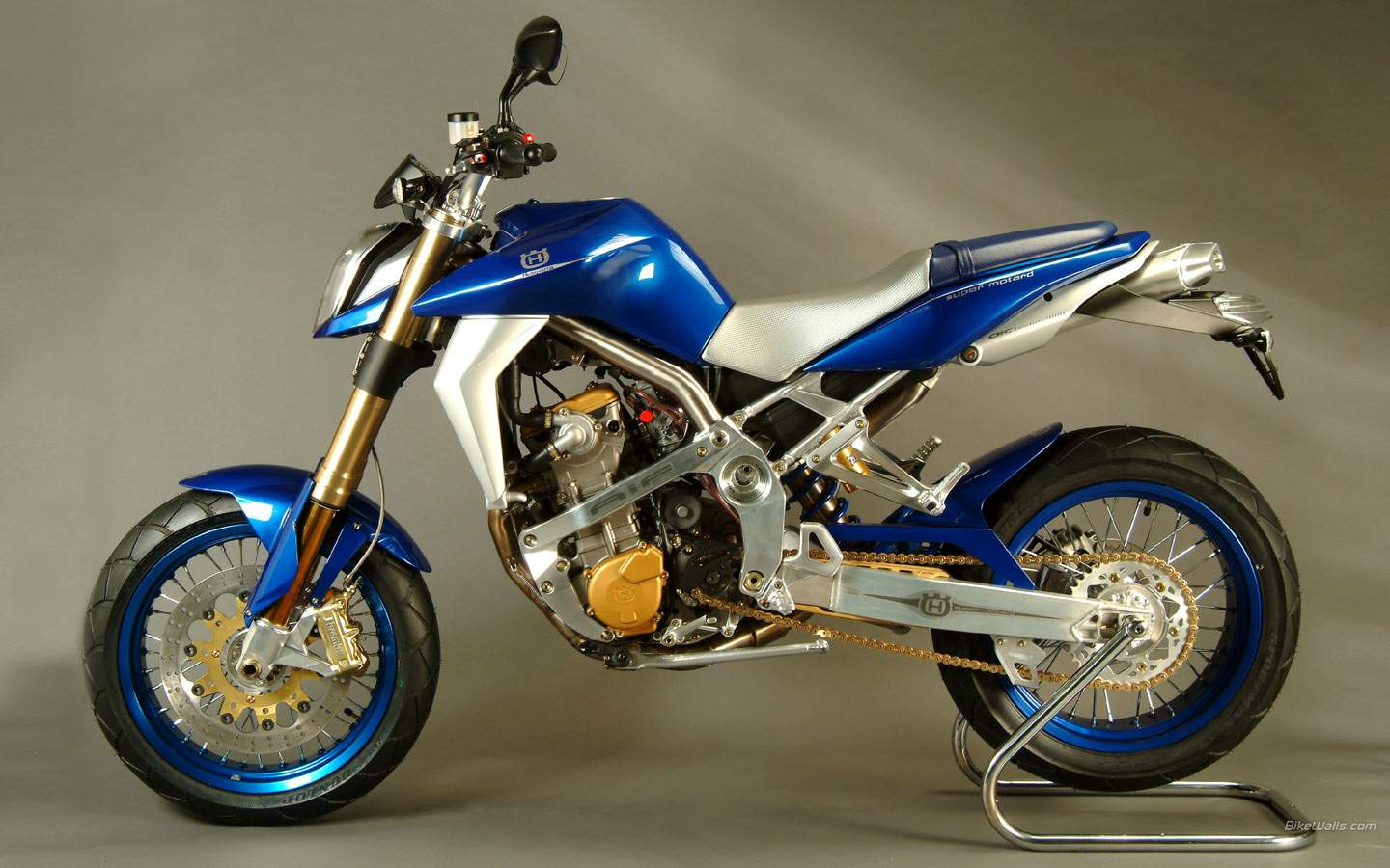 Husqvarna STR 650 CRC 
Supermotard For Sale Specifications, Price and Images