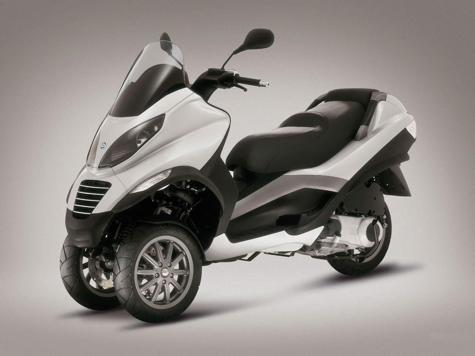 Piaggio MP3 125 For Sale Specifications, Price and Images