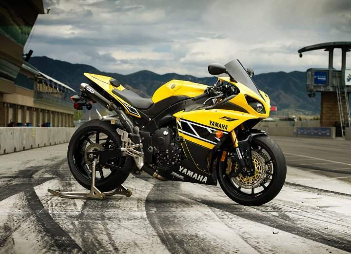 Yamaha YZF-R1 Roberts Replica For Sale Specifications, Price and Images