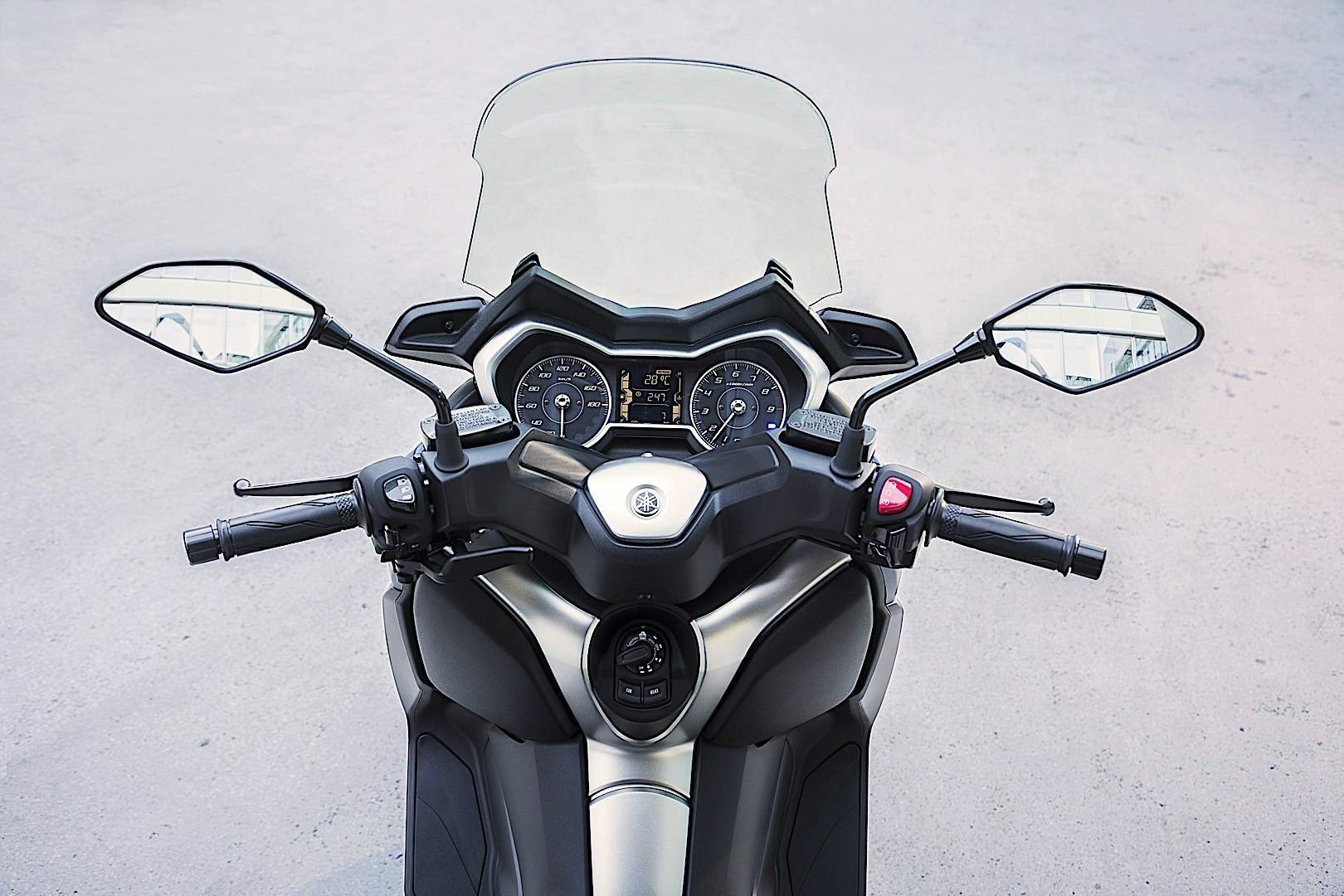 Yamaha XMAX 400 For Sale Specifications, Price and Images