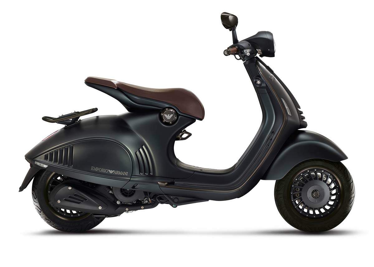 Vespa 
		946 Emporio 
		Armani 125 For Sale Specifications, Price and Images