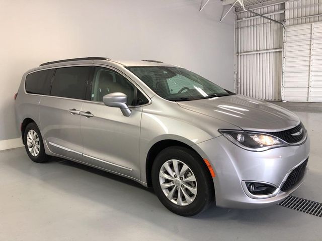  2017 Chrysler Pacifica Touring-L For Sale Specifications, Price and Images