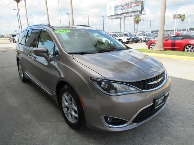  2017 Chrysler Pacifica Touring-L Plus For Sale Specifications, Price and Images