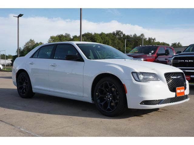  2019 Chrysler 300 Touring For Sale Specifications, Price and Images