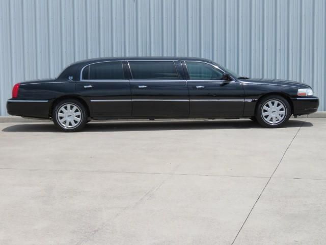  2005 Lincoln Town Car Executive For Sale Specifications, Price and Images
