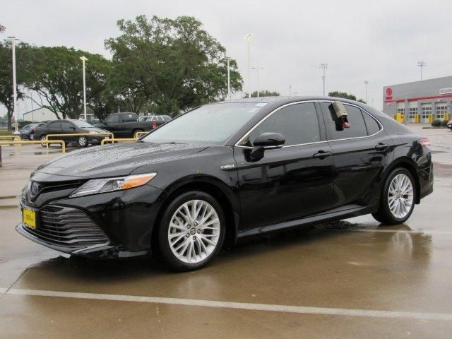  2018 Toyota Camry Hybrid XLE For Sale Specifications, Price and Images