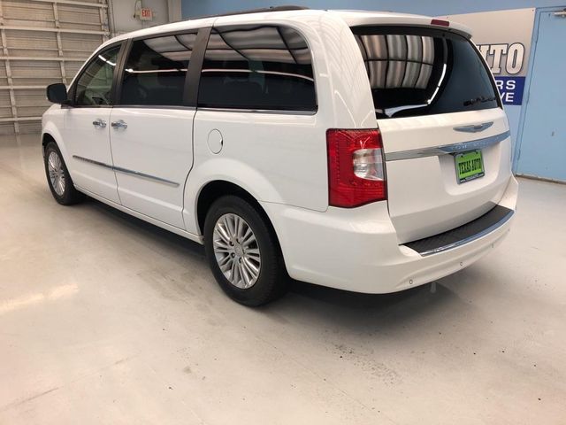  2015 Chrysler Town & Country Touring-L