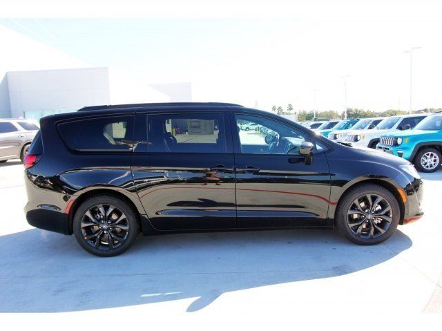  2020 Chrysler Pacifica Touring L Plus 35th Anniversary For Sale Specifications, Price and Images