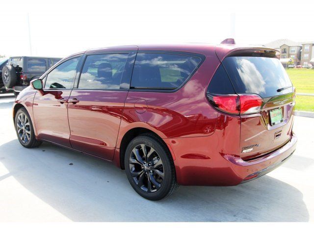  2020 Chrysler Pacifica Touring For Sale Specifications, Price and Images