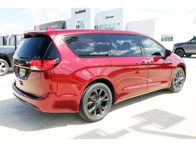  2020 Chrysler Pacifica Touring For Sale Specifications, Price and Images