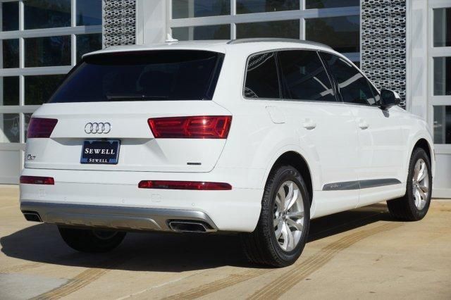  2019 Audi Q7 45 SE Premium For Sale Specifications, Price and Images