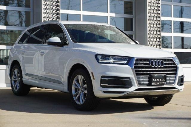  2019 Audi Q7 45 SE Premium For Sale Specifications, Price and Images