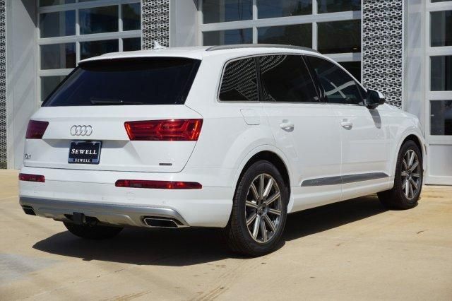  2019 Audi Q7 55 SE Premium Plus For Sale Specifications, Price and Images