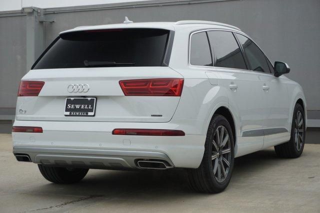  2019 Audi Q7 55 SE Premium Plus For Sale Specifications, Price and Images