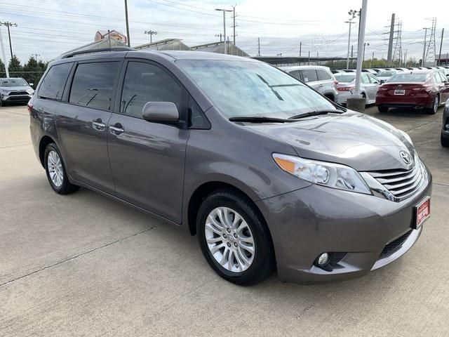  2017 Toyota Sienna XLE Premium For Sale Specifications, Price and Images