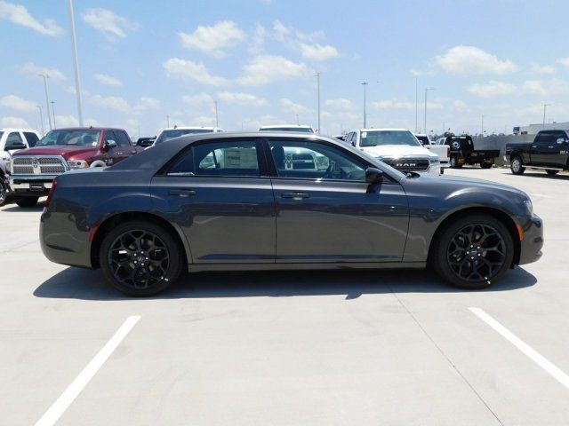  2019 Chrysler 300 Touring For Sale Specifications, Price and Images