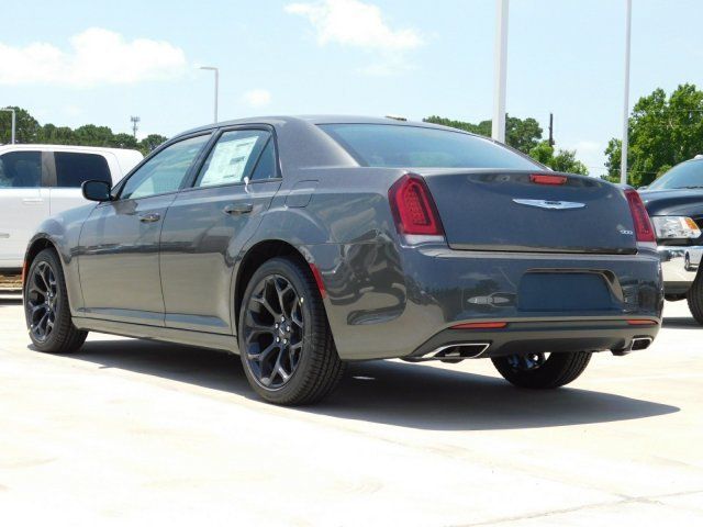  2019 Chrysler 300 Touring For Sale Specifications, Price and Images