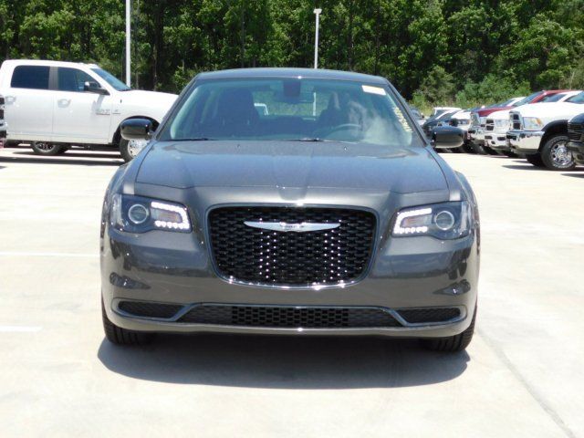  2019 Chrysler 300 Touring For Sale Specifications, Price and Images