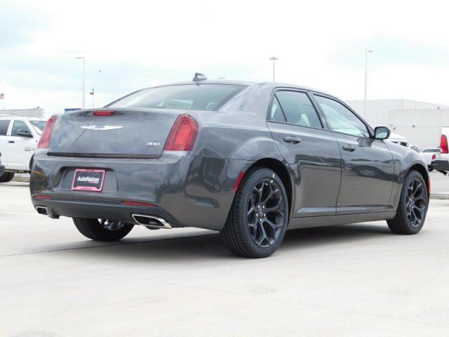  2019 Chrysler 300 Touring For Sale Specifications, Price and Images