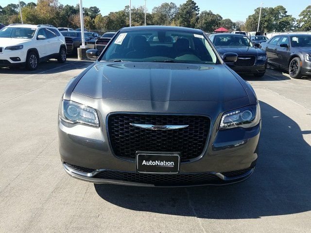  2019 Chrysler 300 Touring For Sale Specifications, Price and Images