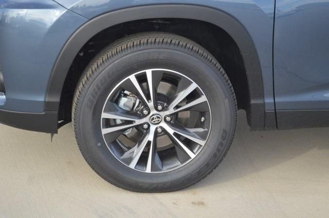  2019 Toyota Highlander LE For Sale Specifications, Price and Images