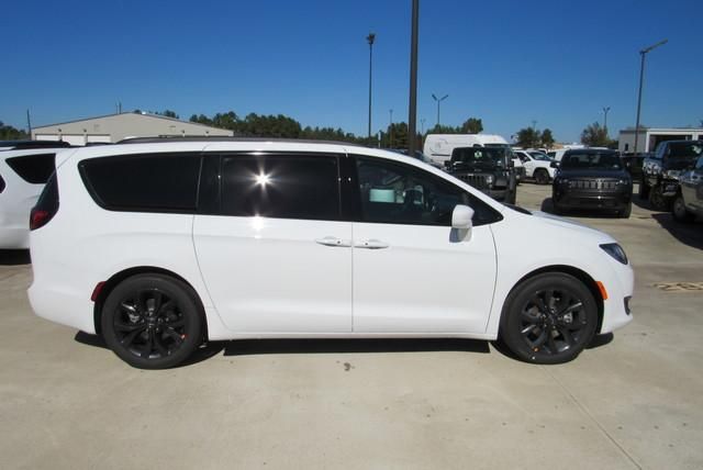  2019 Chrysler Pacifica Touring-L For Sale Specifications, Price and Images