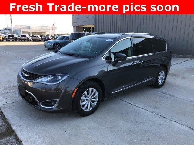 2018 Chrysler Pacifica Touring-L For Sale Specifications, Price and Images