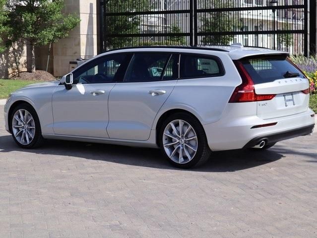  2020 Volvo V60 T5 Momentum For Sale Specifications, Price and Images