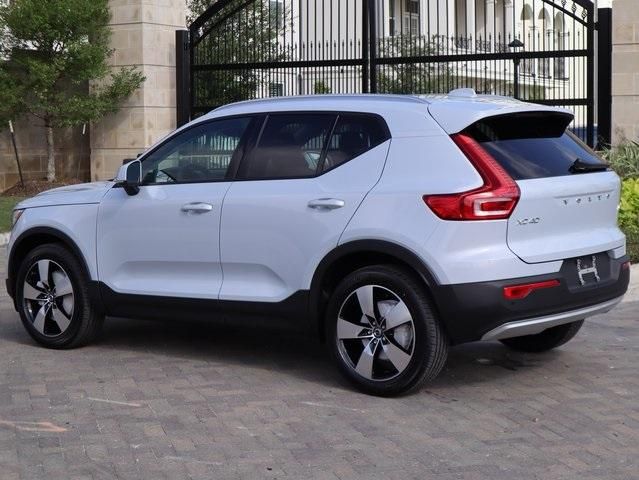  2020 Volvo XC40 T5 Momentum For Sale Specifications, Price and Images