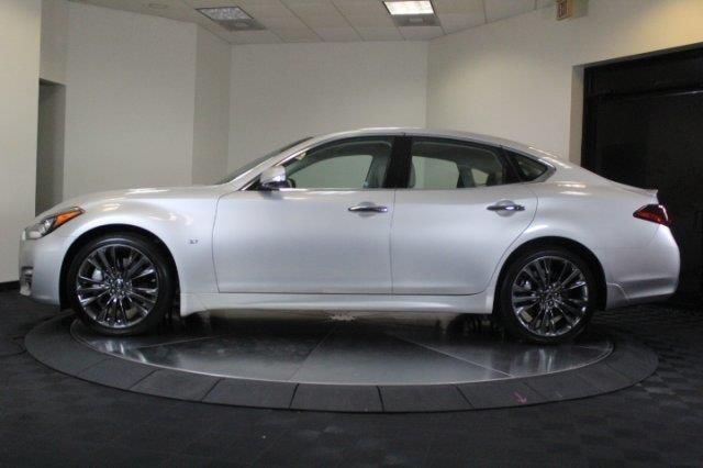  2019 INFINITI Q70 3.7 LUXE For Sale Specifications, Price and Images