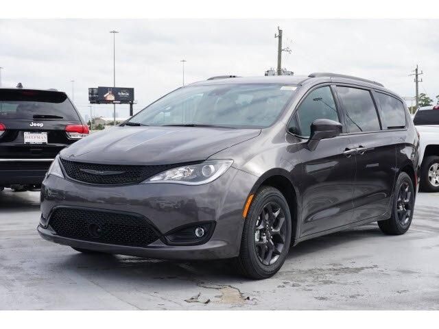  2020 Chrysler Pacifica Touring-L For Sale Specifications, Price and Images