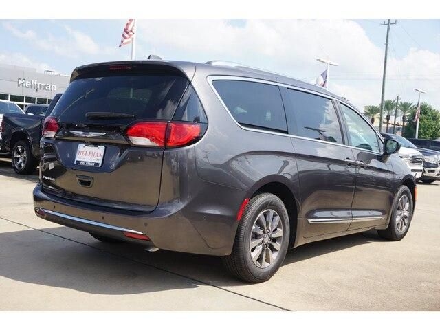 2020 Chrysler Pacifica Touring-L Plus For Sale Specifications, Price and Images