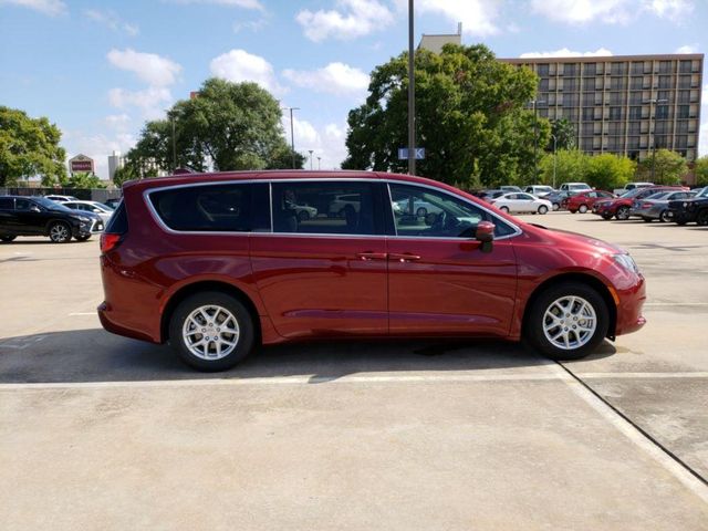  2017 Chrysler Pacifica LX For Sale Specifications, Price and Images