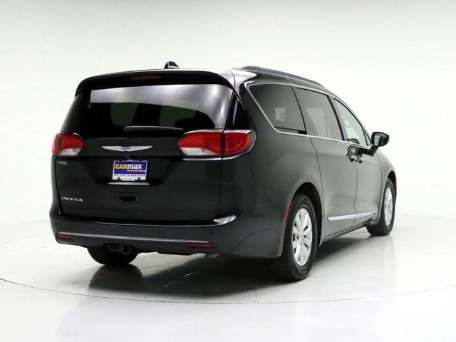  2017 Chrysler Pacifica Touring-L For Sale Specifications, Price and Images