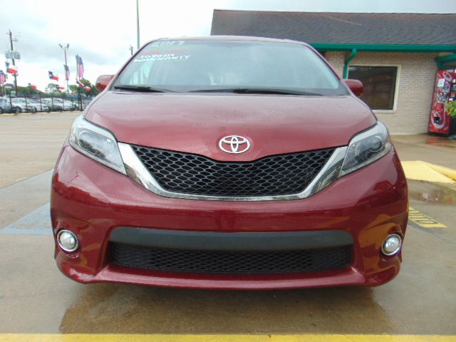  2017 Toyota Sienna SE For Sale Specifications, Price and Images