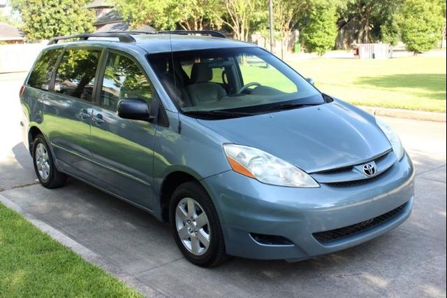  2010 Toyota Sienna LE For Sale Specifications, Price and Images