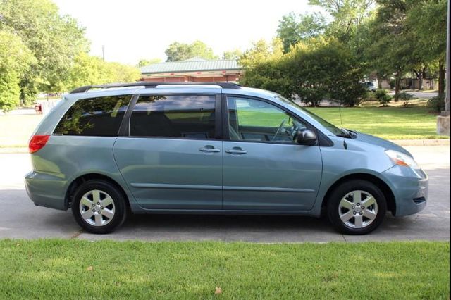  2010 Toyota Sienna LE For Sale Specifications, Price and Images