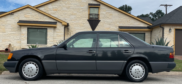  1993 Mercedes-Benz D 2.5 Turbo For Sale Specifications, Price and Images