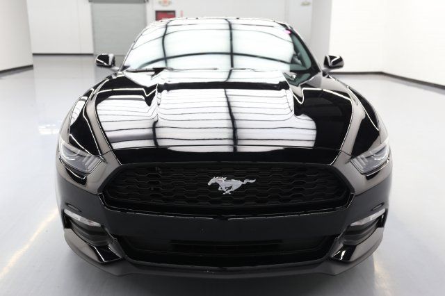  2017 Ford Mustang V6
