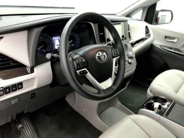  2016 Toyota Sienna XLE