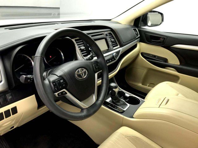  2015 Toyota Highlander LE Plus 4dr SUV