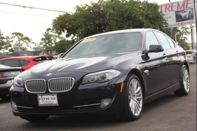  2012 BMW 550 i xDrive For Sale Specifications, Price and Images