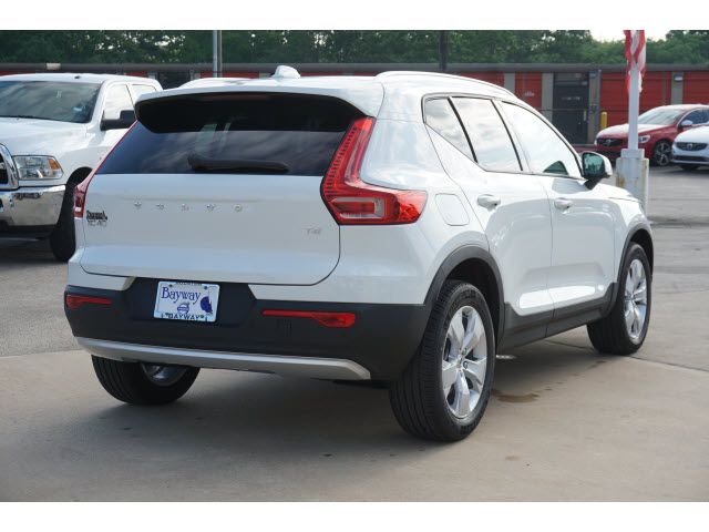  2020 Volvo XC40 T4 Momentum For Sale Specifications, Price and Images