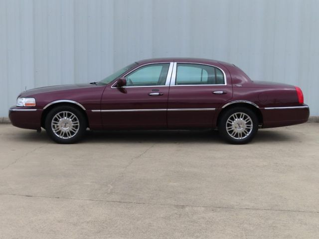  2010 Lincoln Town Car Signature Limited