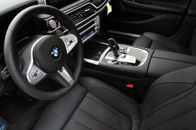  2020 BMW 740 i