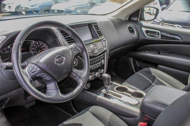  2018 Nissan Pathfinder SV
