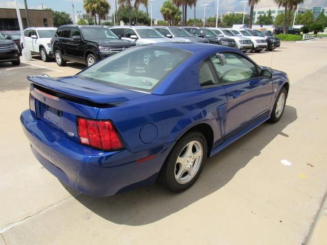  2004 Ford Mustang Deluxe