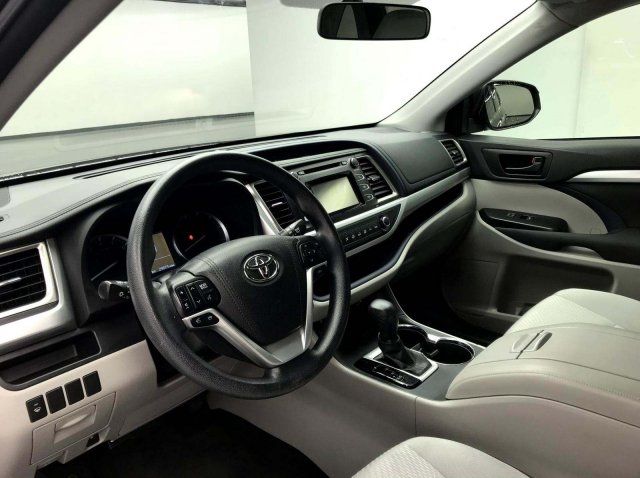  2016 Toyota Highlander LE 4dr SUV (3.5L V6)